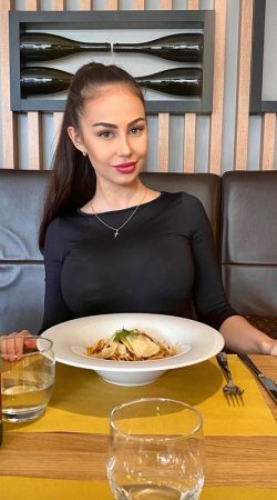 Vania Pura la Compañía Perfecta para Tus Momentos Especiales