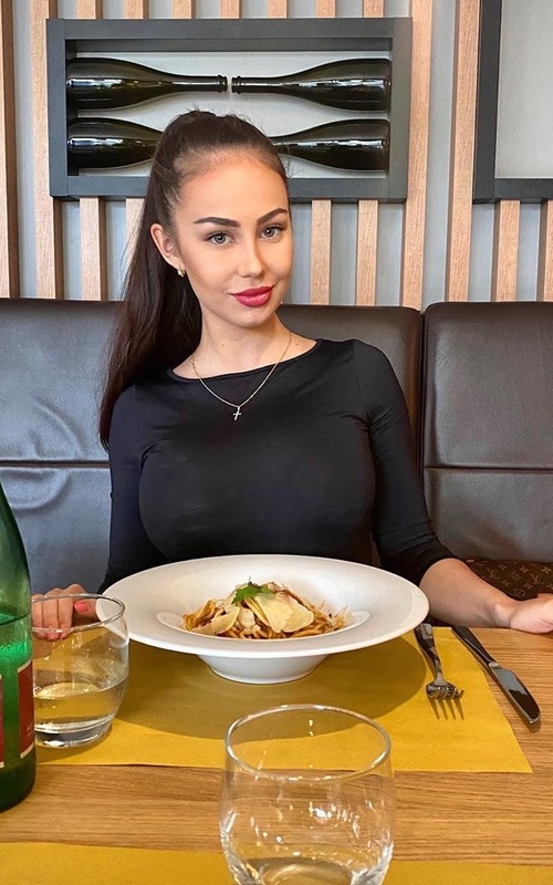 Vania Pura la Compañía Perfecta para Tus Momentos Especiales